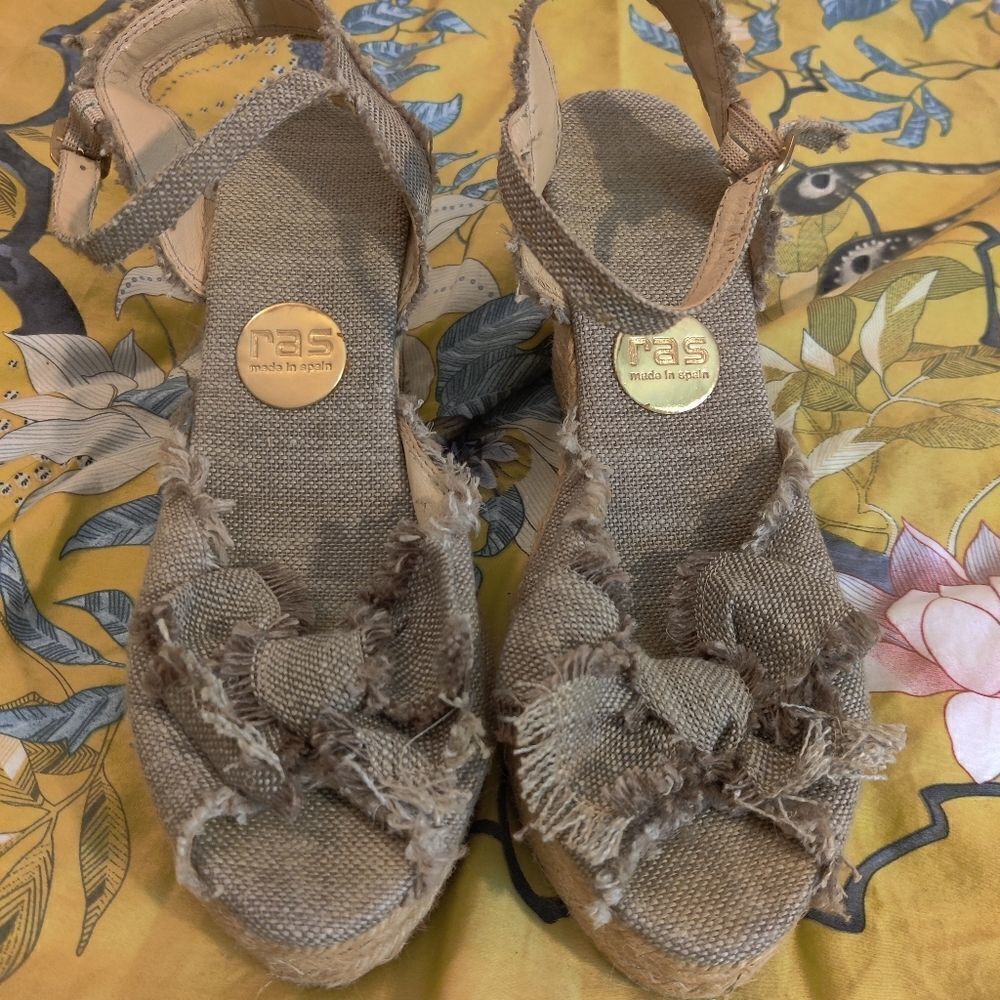 Ras linen wedge sandals euc size 39 tan